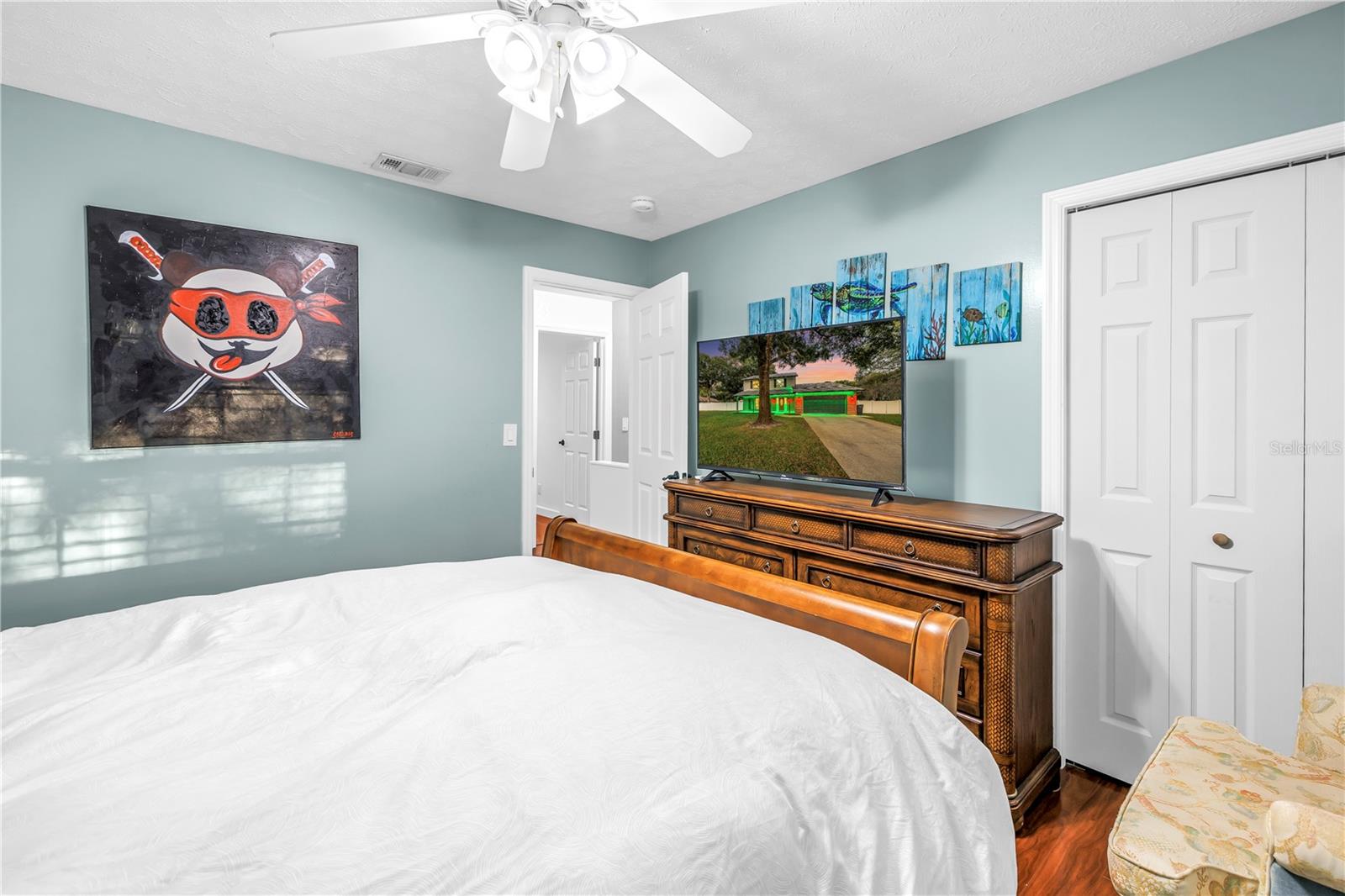 Image 24 of 47 For 18009 Lindawoods Street