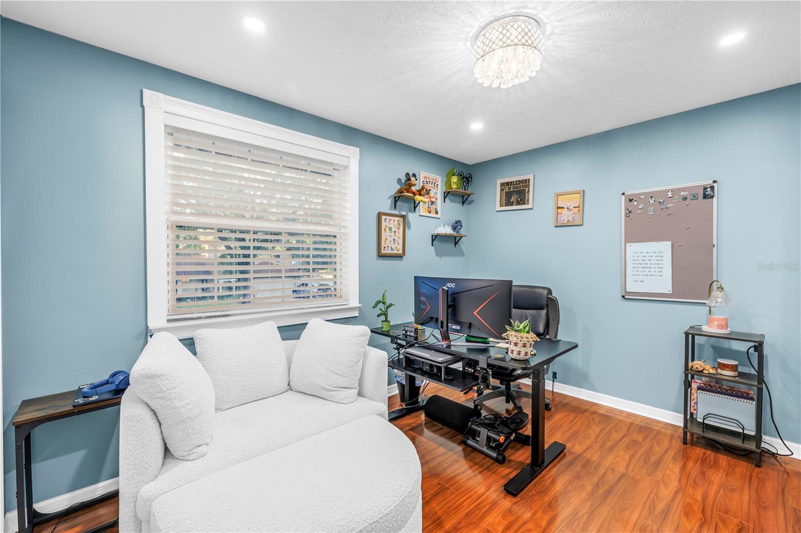 Image 26 of 47 For 18009 Lindawoods Street