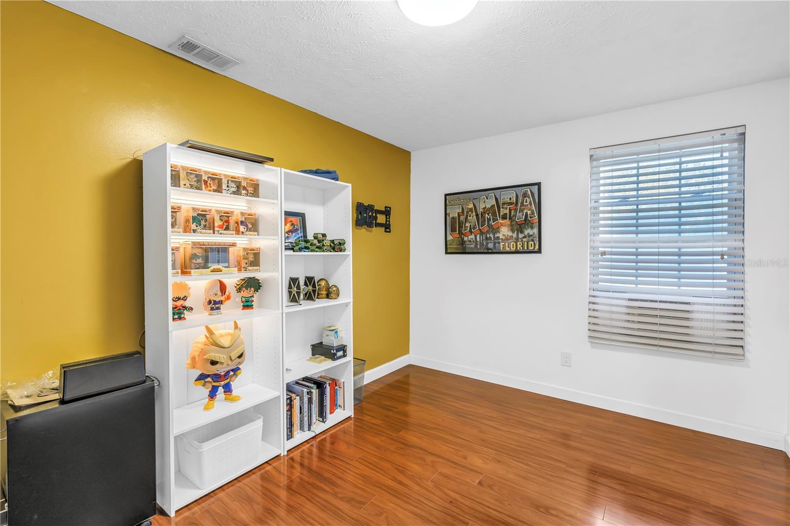 Image 28 of 47 For 18009 Lindawoods Street