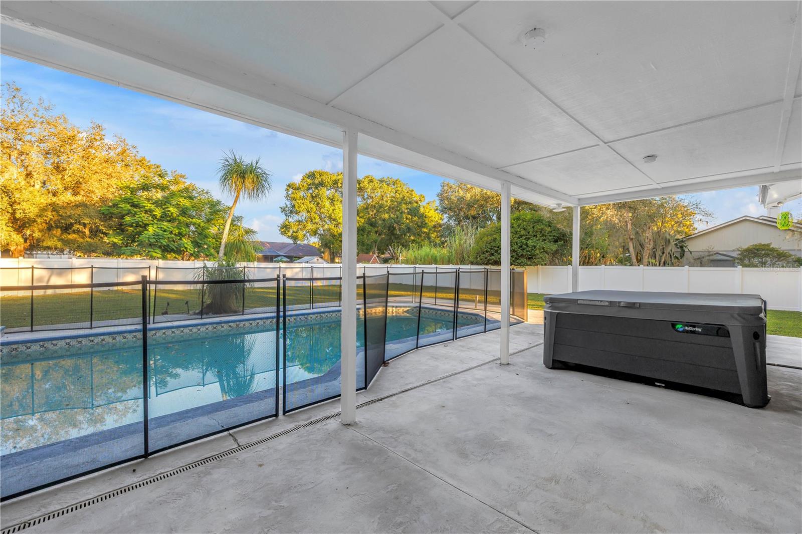 Image 30 of 47 For 18009 Lindawoods Street