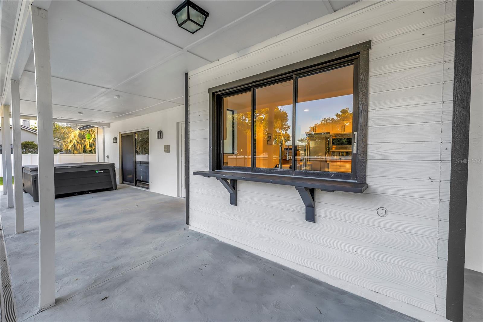 Image 33 of 47 For 18009 Lindawoods Street