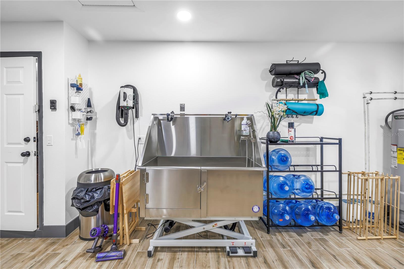 Image 35 of 47 For 18009 Lindawoods Street