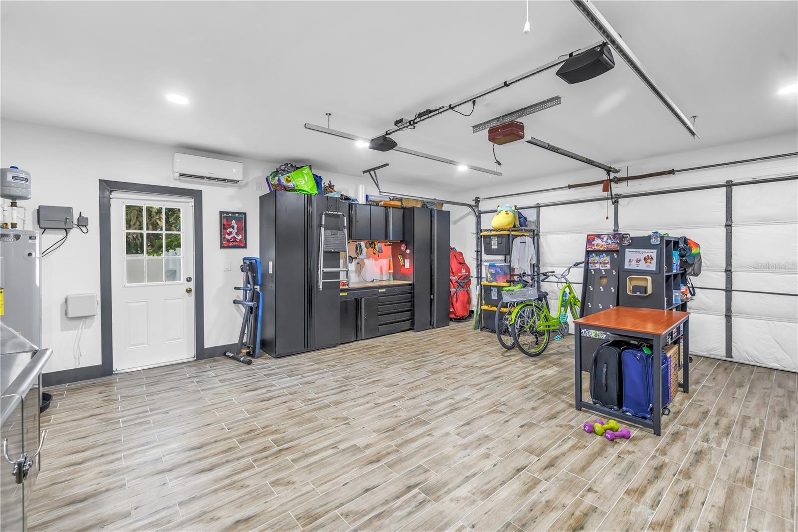 Image 36 of 47 For 18009 Lindawoods Street