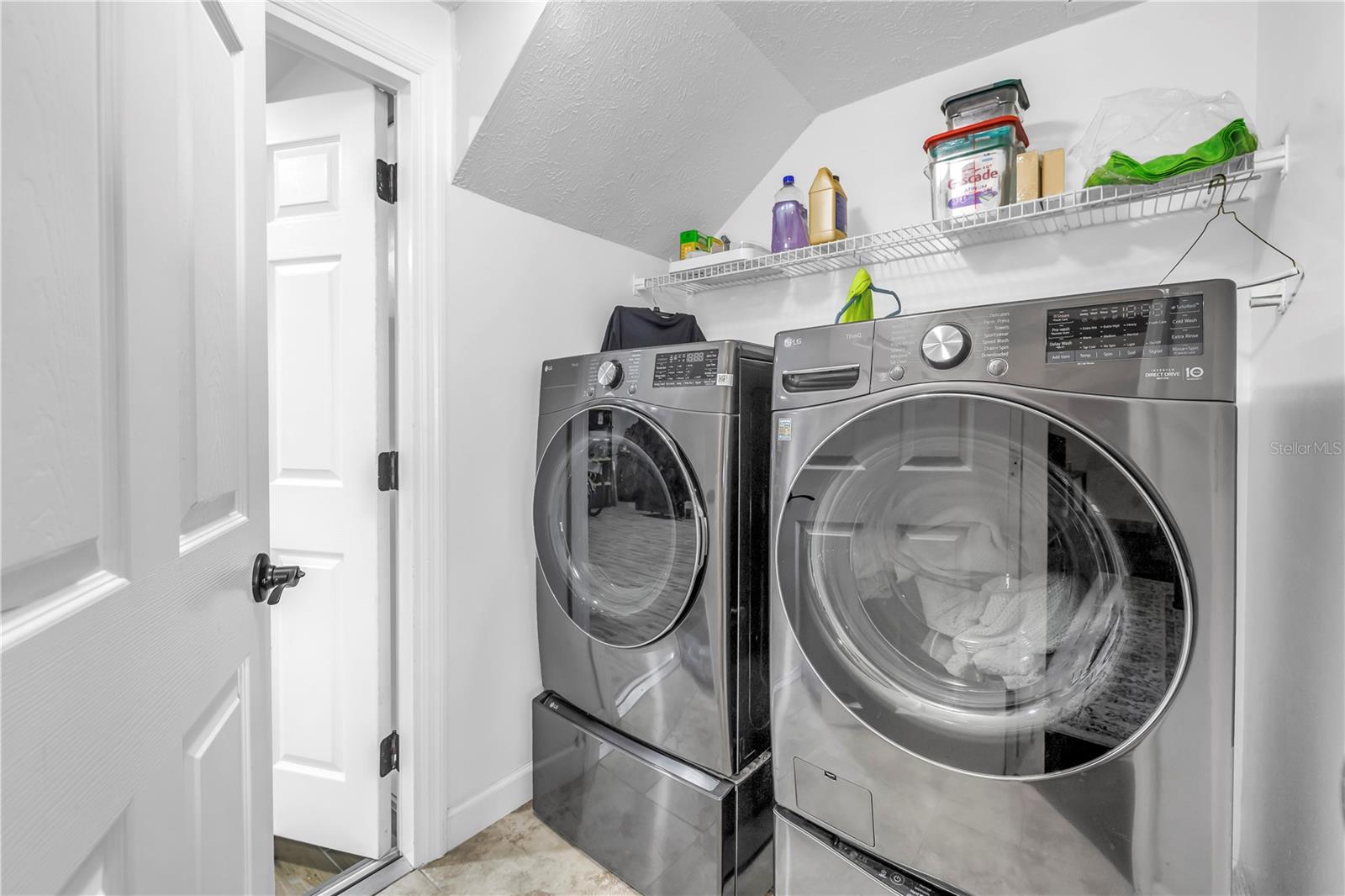 Image 38 of 47 For 18009 Lindawoods Street