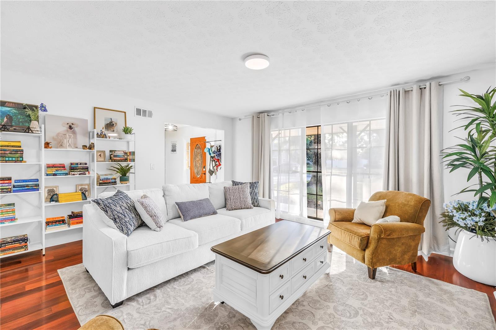 Image 9 of 47 For 18009 Lindawoods Street