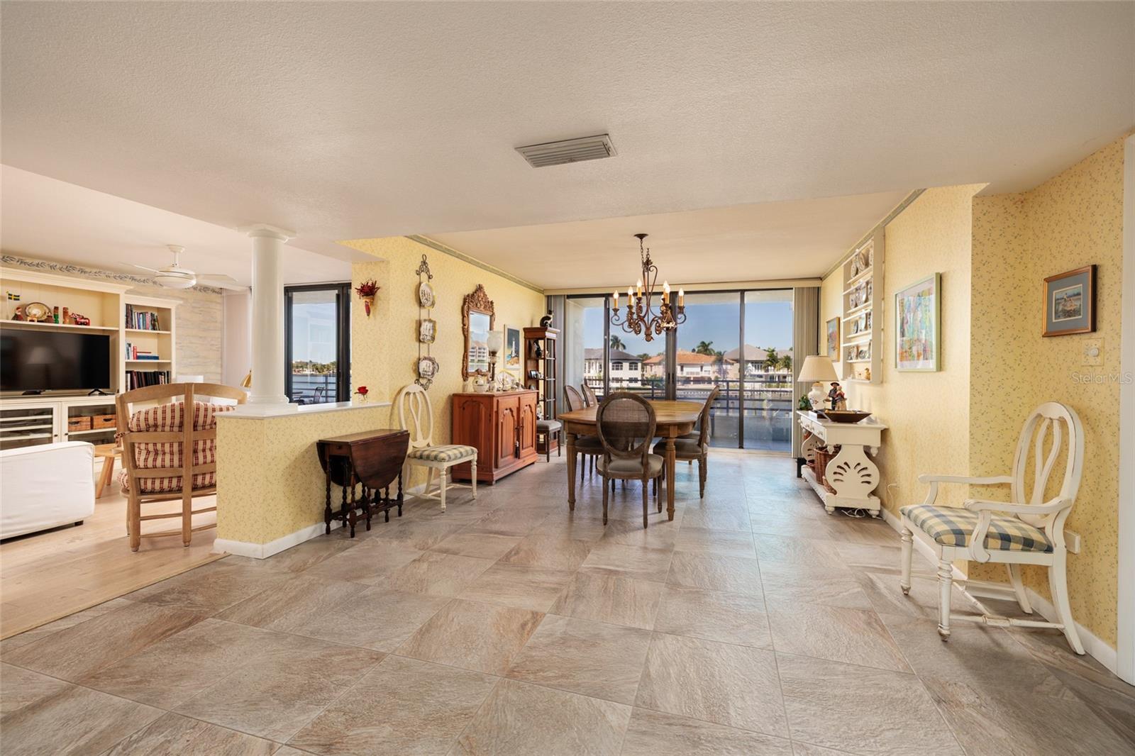 Image 20 of 100 For 2795 Kipps Colony Drive S 101-102