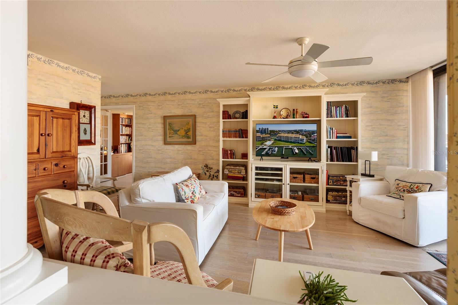 Image 22 of 100 For 2795 Kipps Colony Drive S 101-102