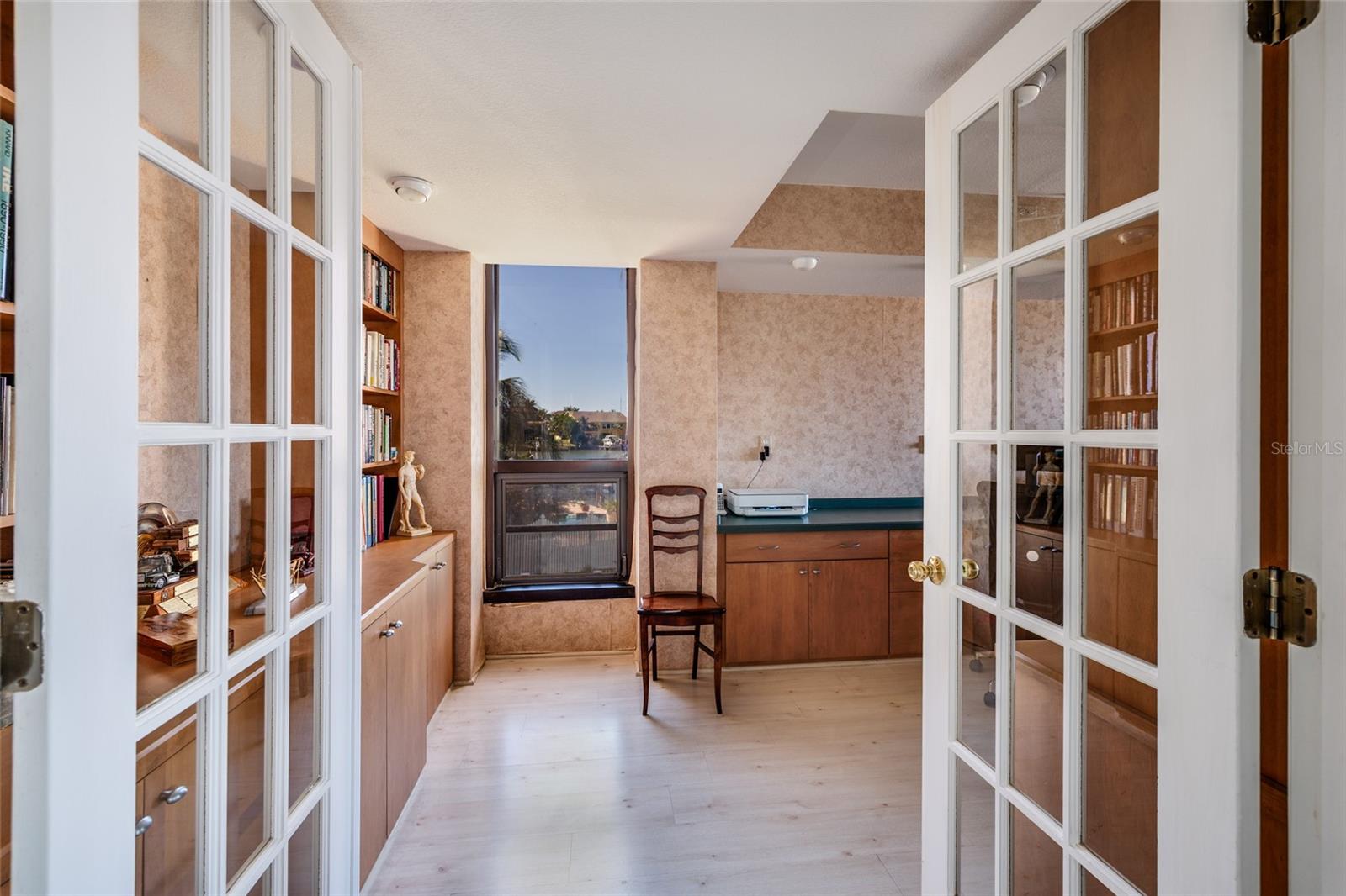 Image 23 of 100 For 2795 Kipps Colony Drive S 101-102