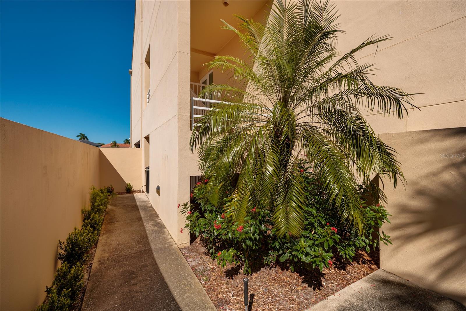 Image 54 of 100 For 2795 Kipps Colony Drive S 101-102