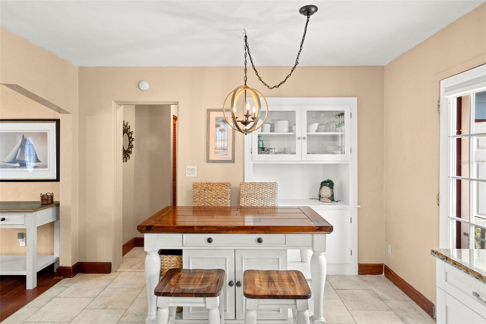 Image 12 of 50 For 1419 Gray Street S