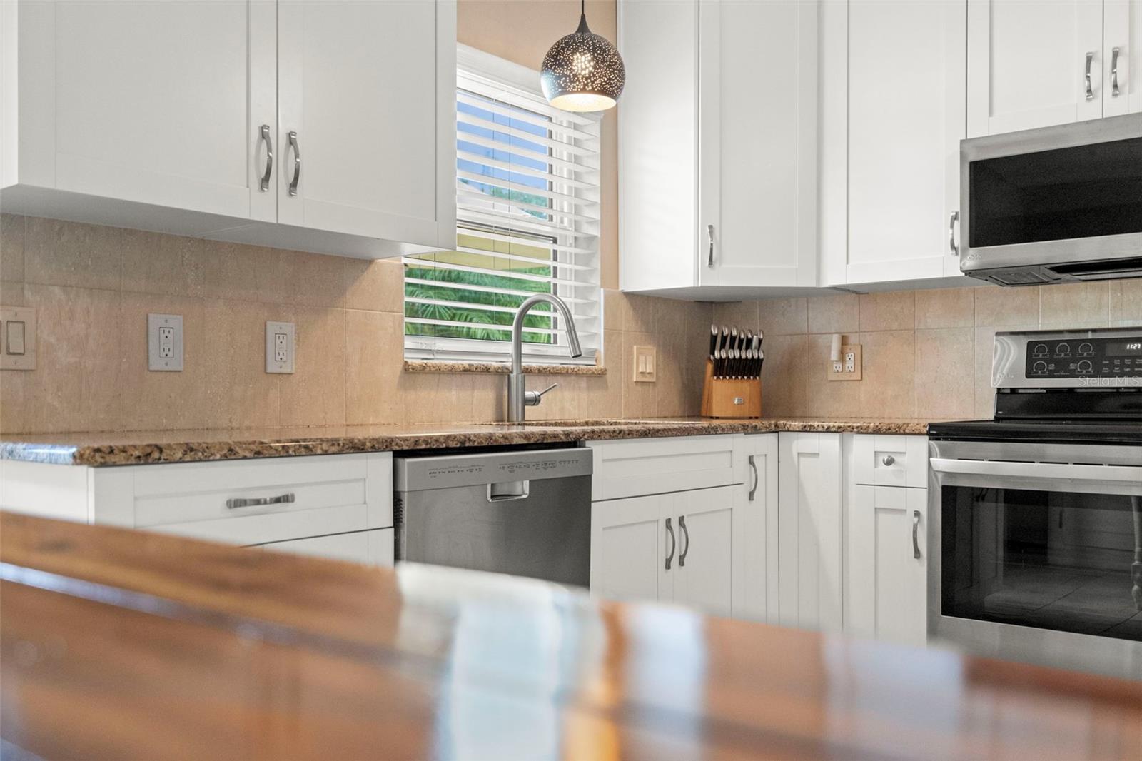 Image 14 of 50 For 1419 Gray Street S