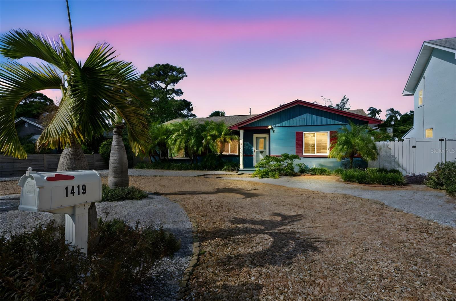 Image 2 of 50 For 1419 Gray Street S