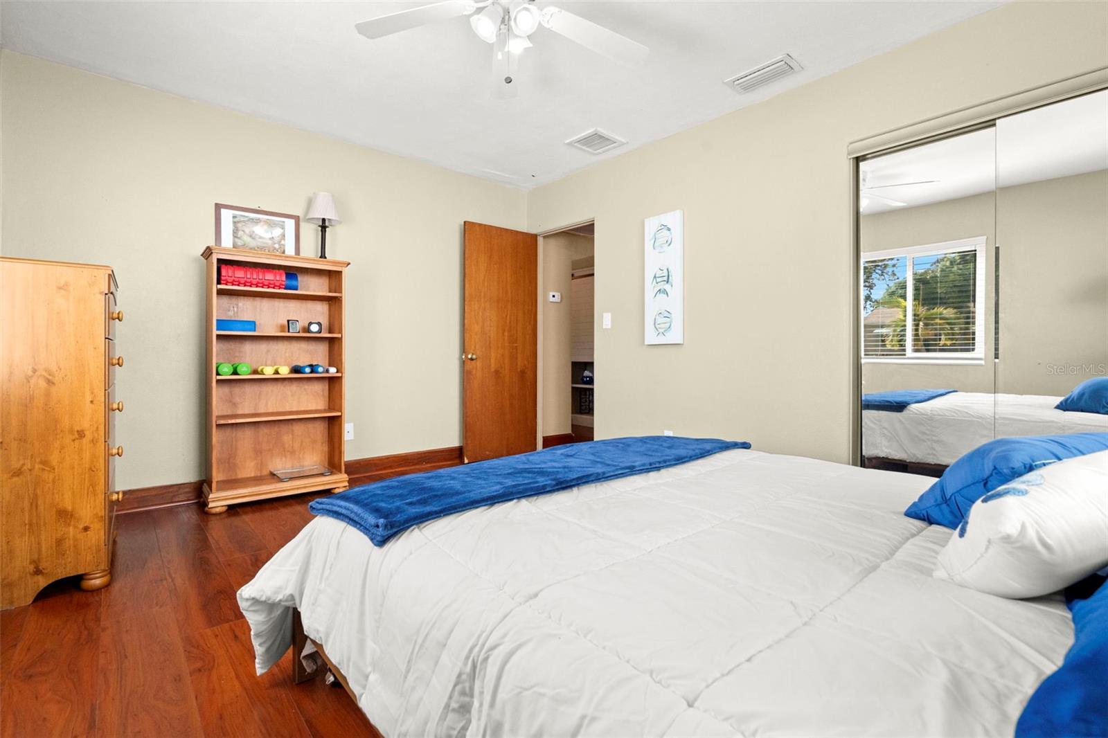 Image 20 of 50 For 1419 Gray Street S