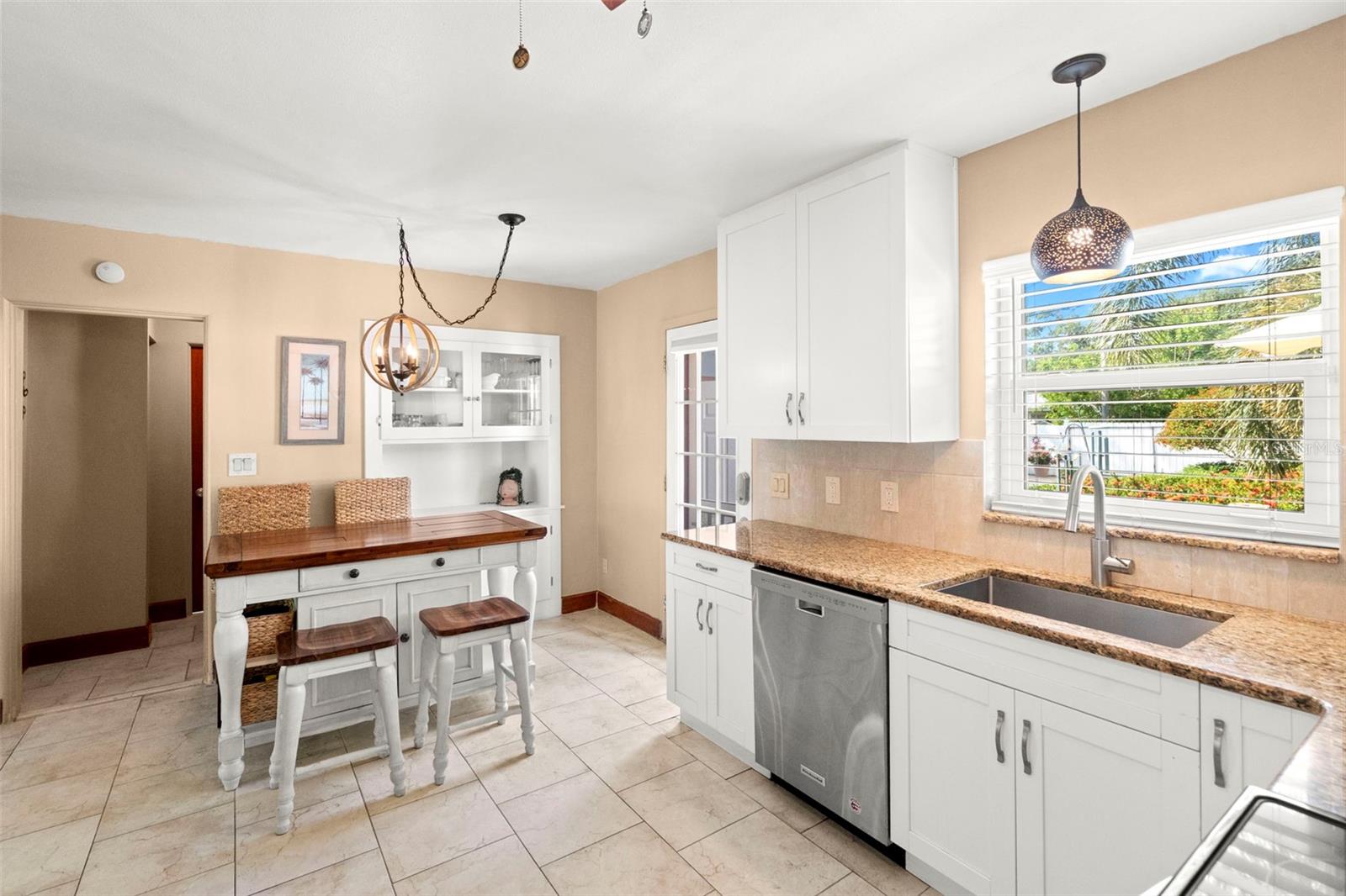 Image 9 of 50 For 1419 Gray Street S