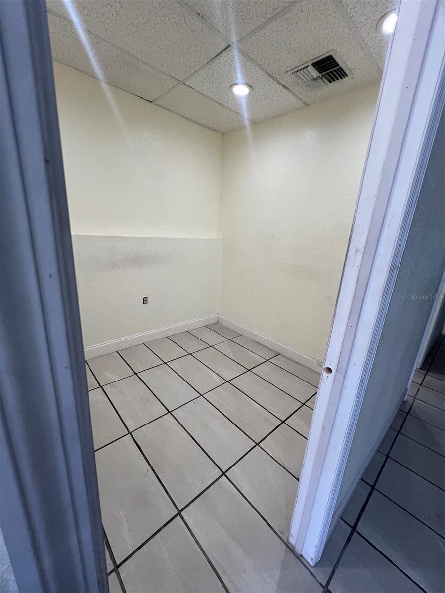 Image 4 of 9 For 1407 Betty Lane 1411