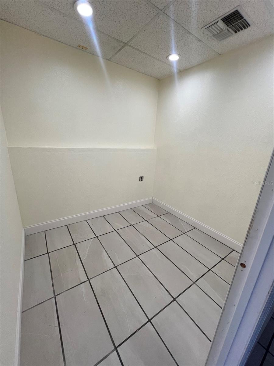 Image 5 of 9 For 1407 Betty Lane 1411