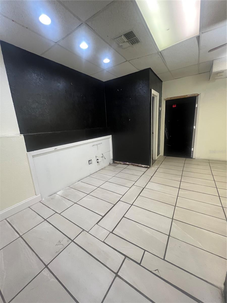 Image 8 of 9 For 1407 Betty Lane 1411