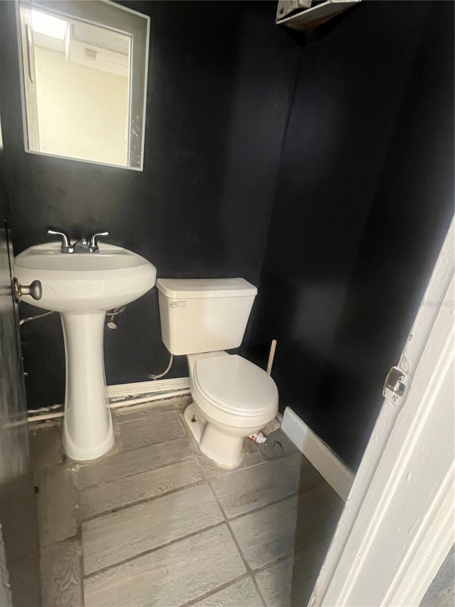 Image 9 of 9 For 1407 Betty Lane 1411