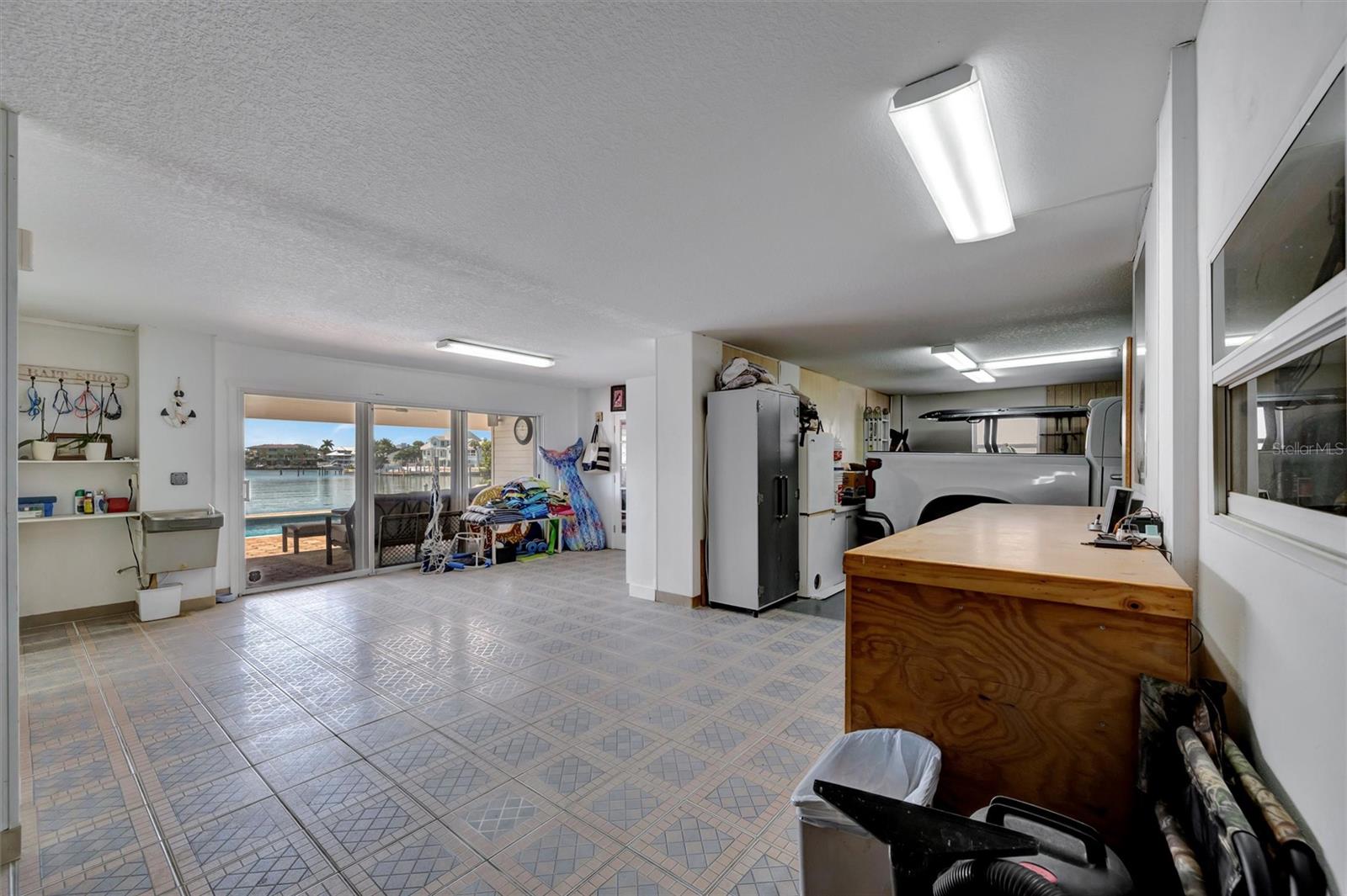 Listing photo id 17 for 5918 Skimmer Point Boulevard S
