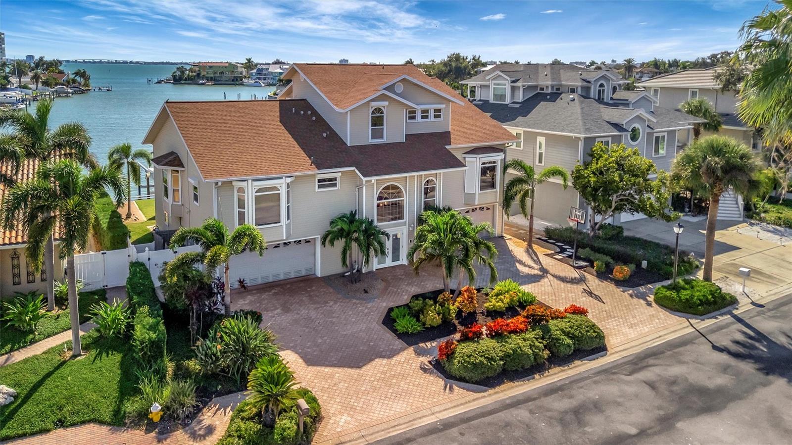 Listing photo id 0 for 5918 Skimmer Point Boulevard S