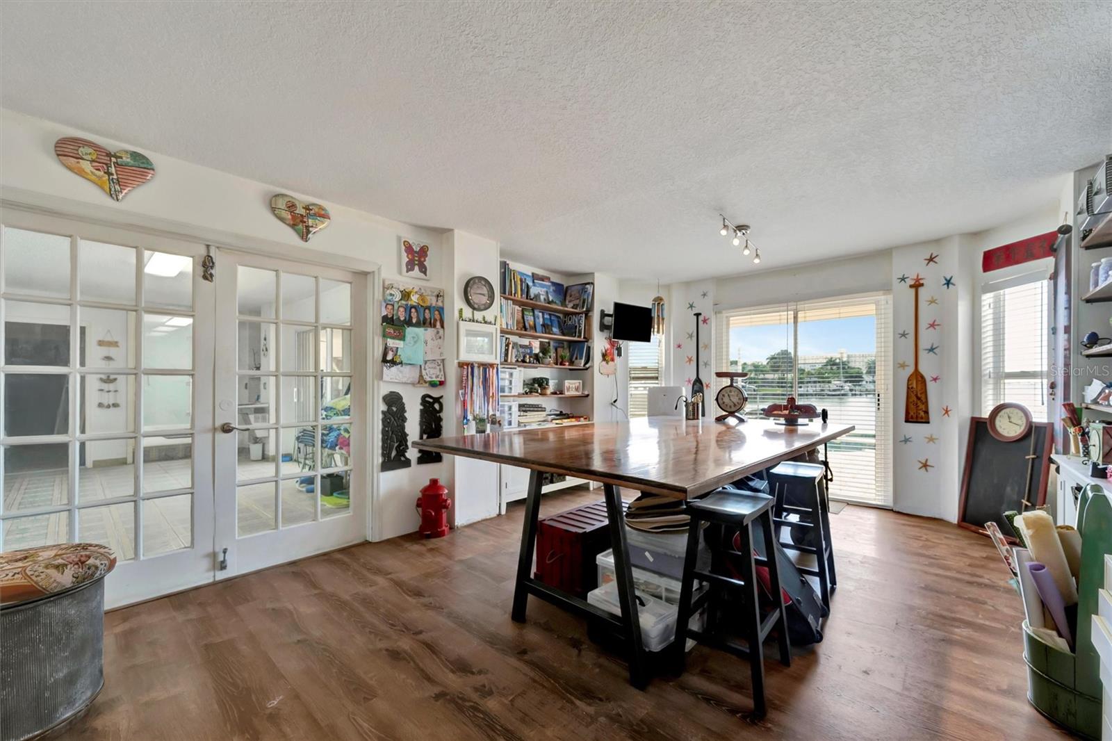 Listing photo id 21 for 5918 Skimmer Point Boulevard S