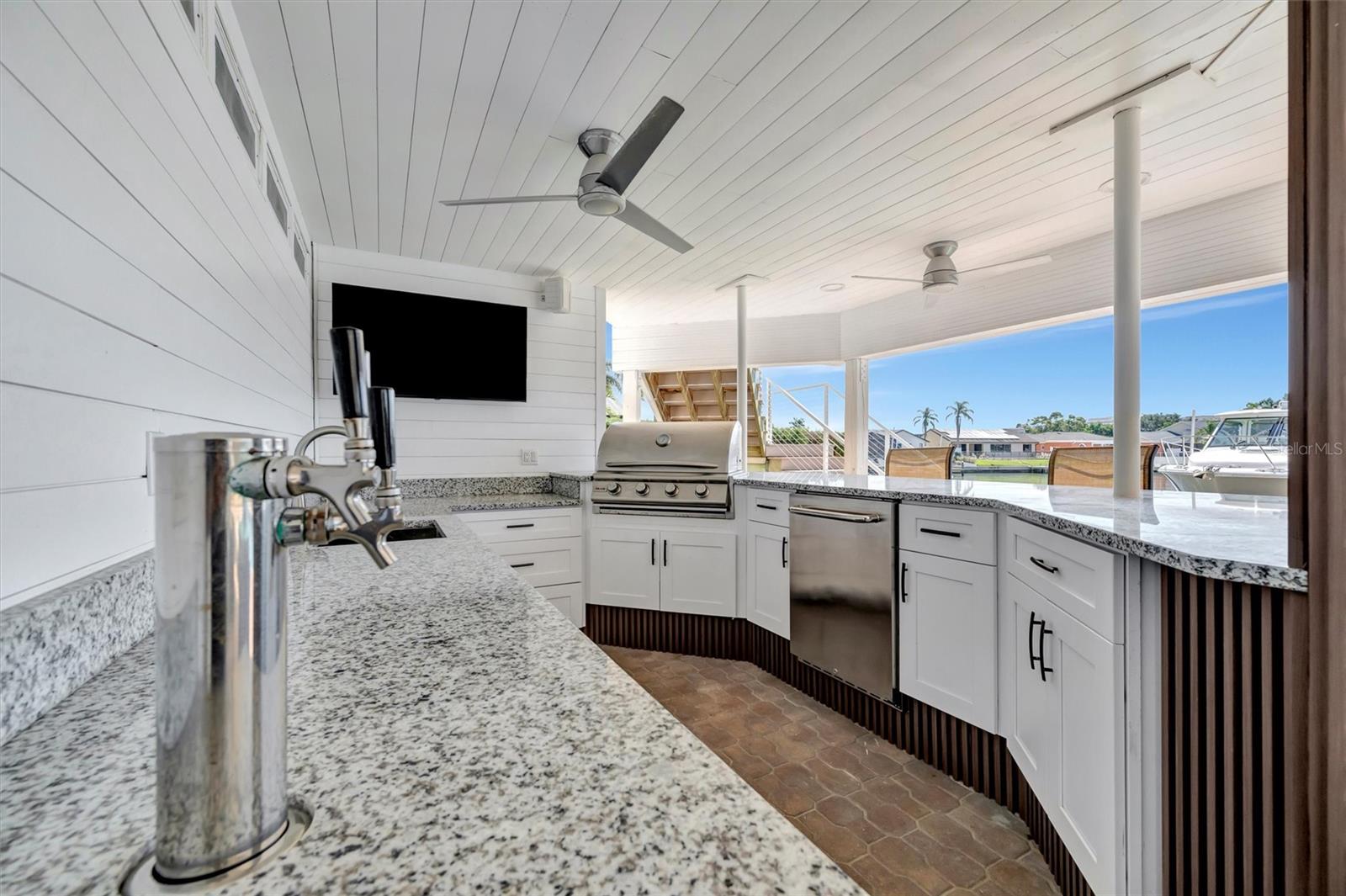 Listing photo id 24 for 5918 Skimmer Point Boulevard S