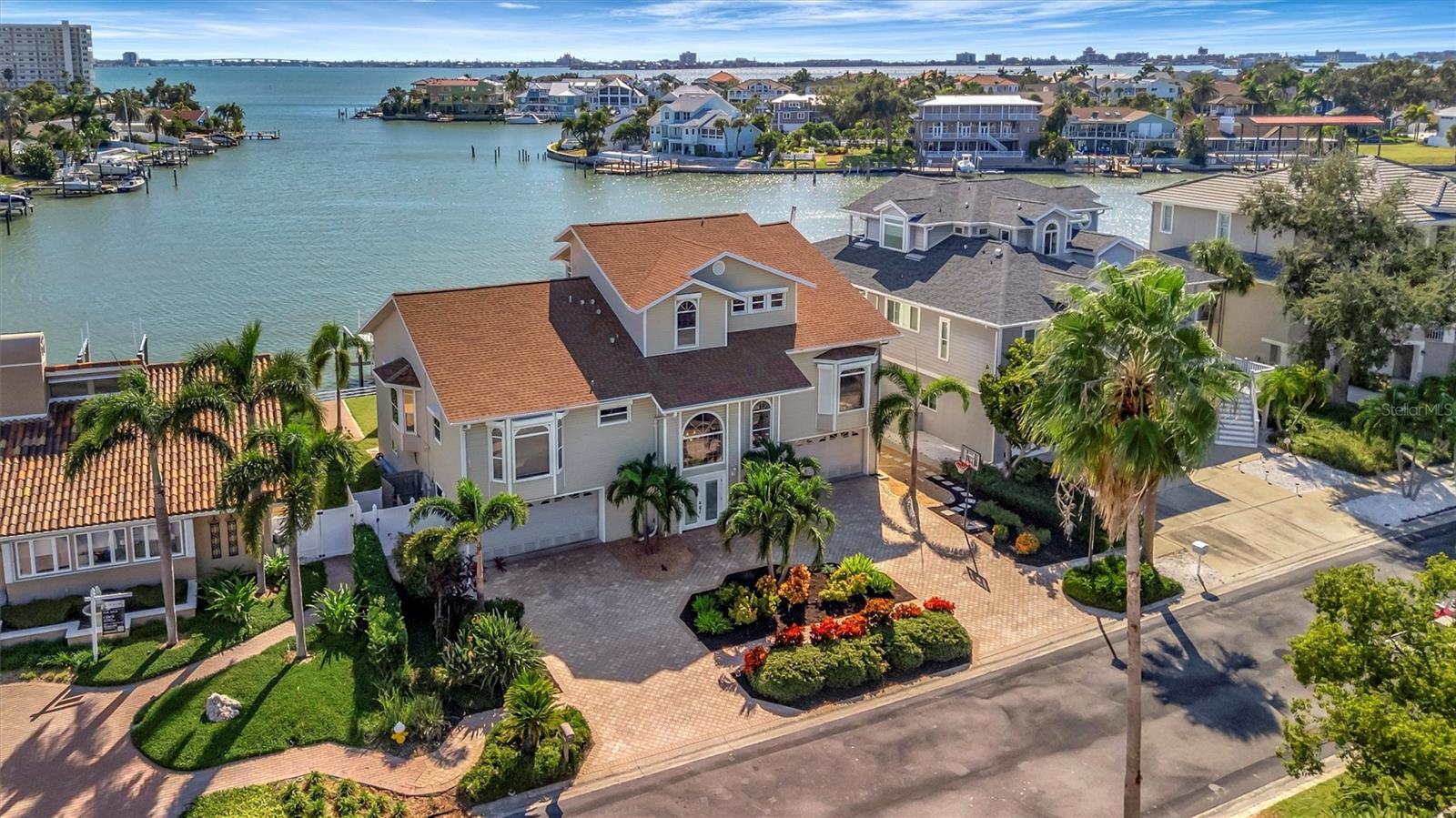 Listing photo id 1 for 5918 Skimmer Point Boulevard S