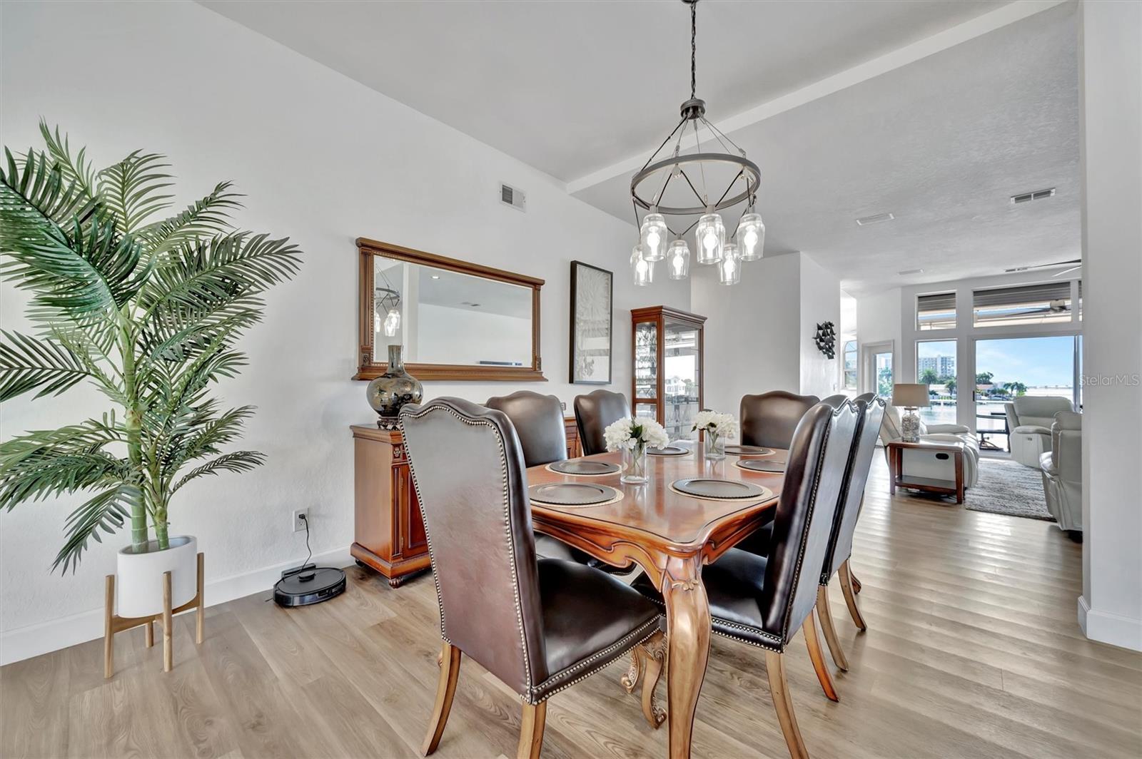 Listing photo id 33 for 5918 Skimmer Point Boulevard S