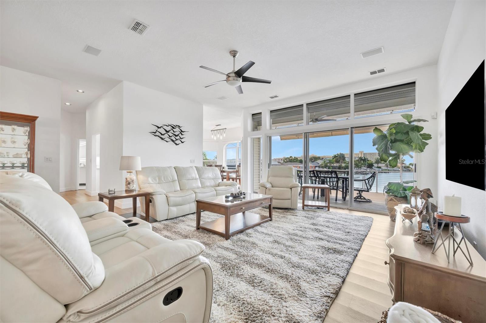 Listing photo id 35 for 5918 Skimmer Point Boulevard S