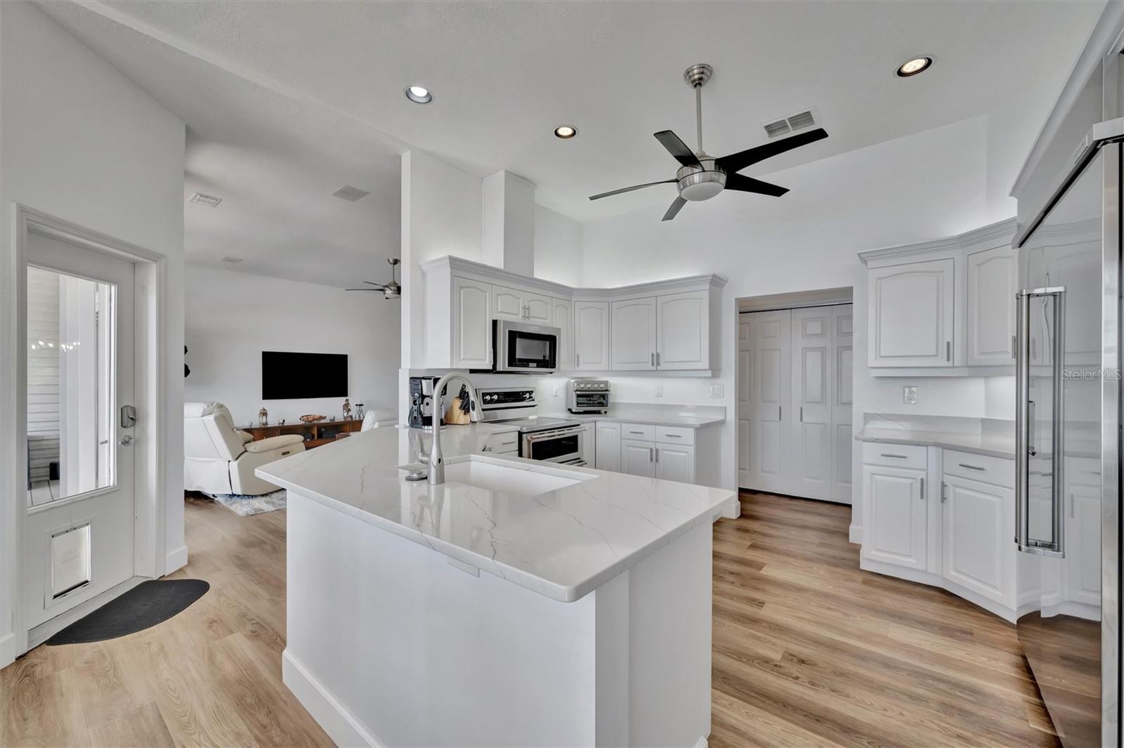 Listing photo id 40 for 5918 Skimmer Point Boulevard S