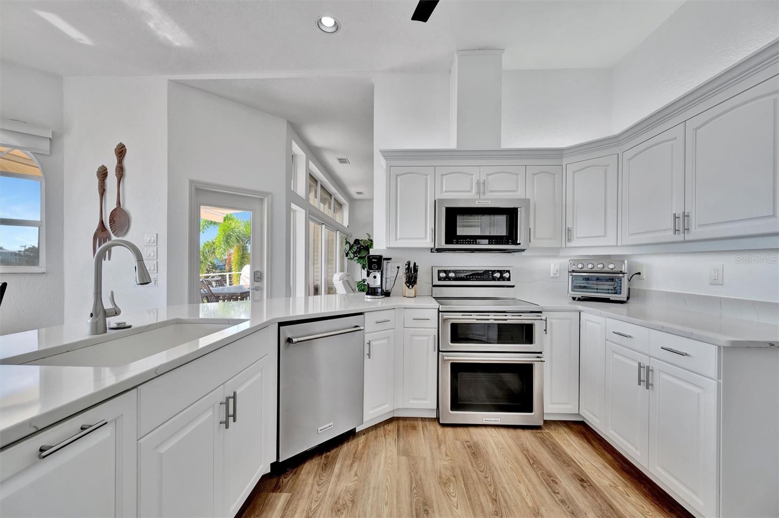 Listing photo id 43 for 5918 Skimmer Point Boulevard S