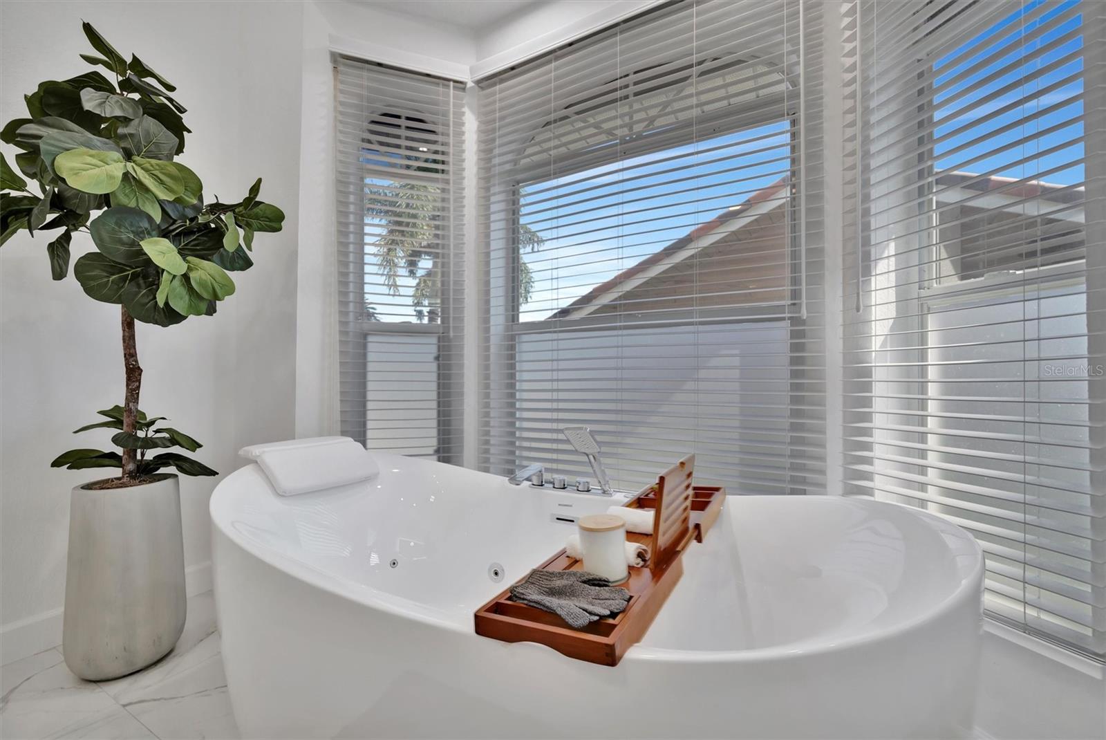 Listing photo id 56 for 5918 Skimmer Point Boulevard S