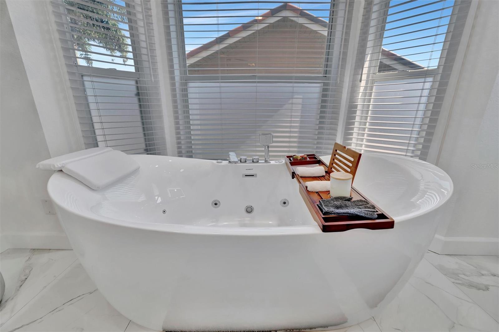 Listing photo id 57 for 5918 Skimmer Point Boulevard S