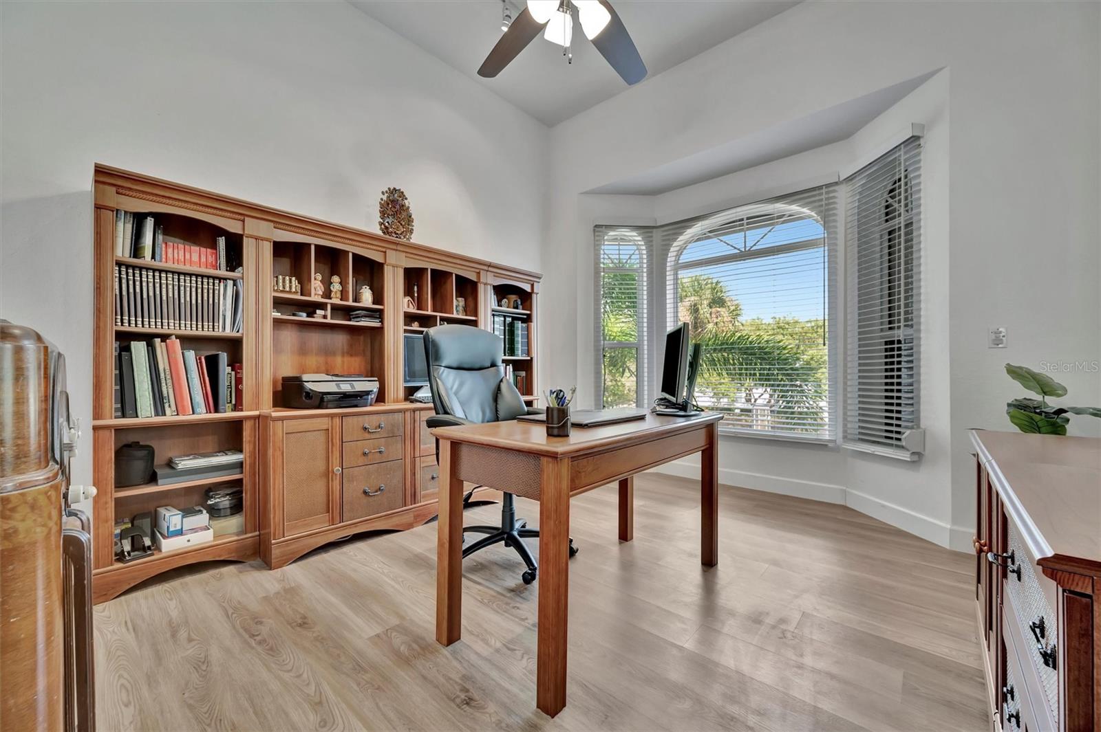 Listing photo id 60 for 5918 Skimmer Point Boulevard S