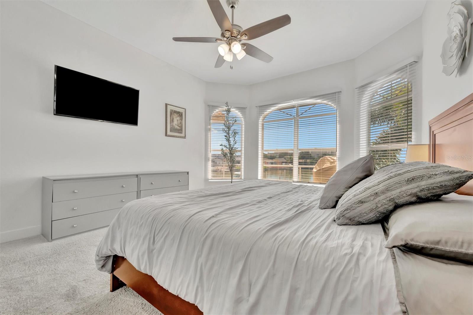 Listing photo id 65 for 5918 Skimmer Point Boulevard S