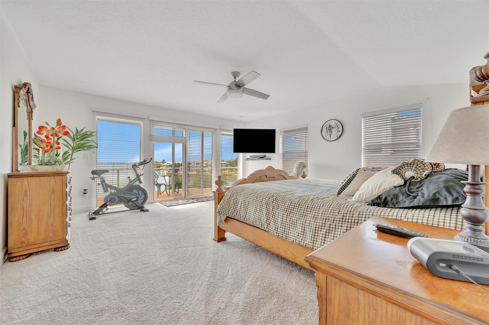 Listing photo id 77 for 5918 Skimmer Point Boulevard S