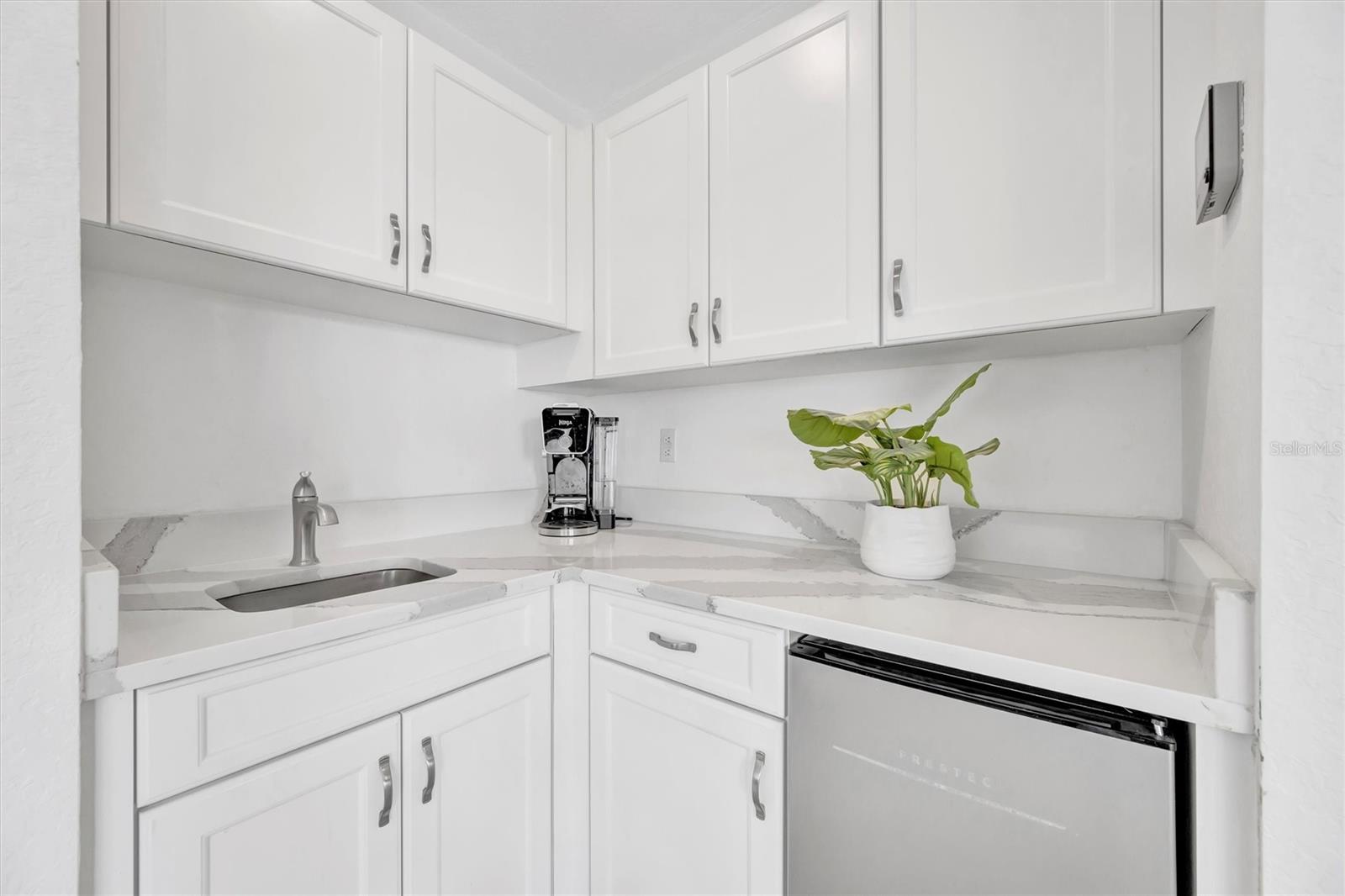 Listing photo id 78 for 5918 Skimmer Point Boulevard S