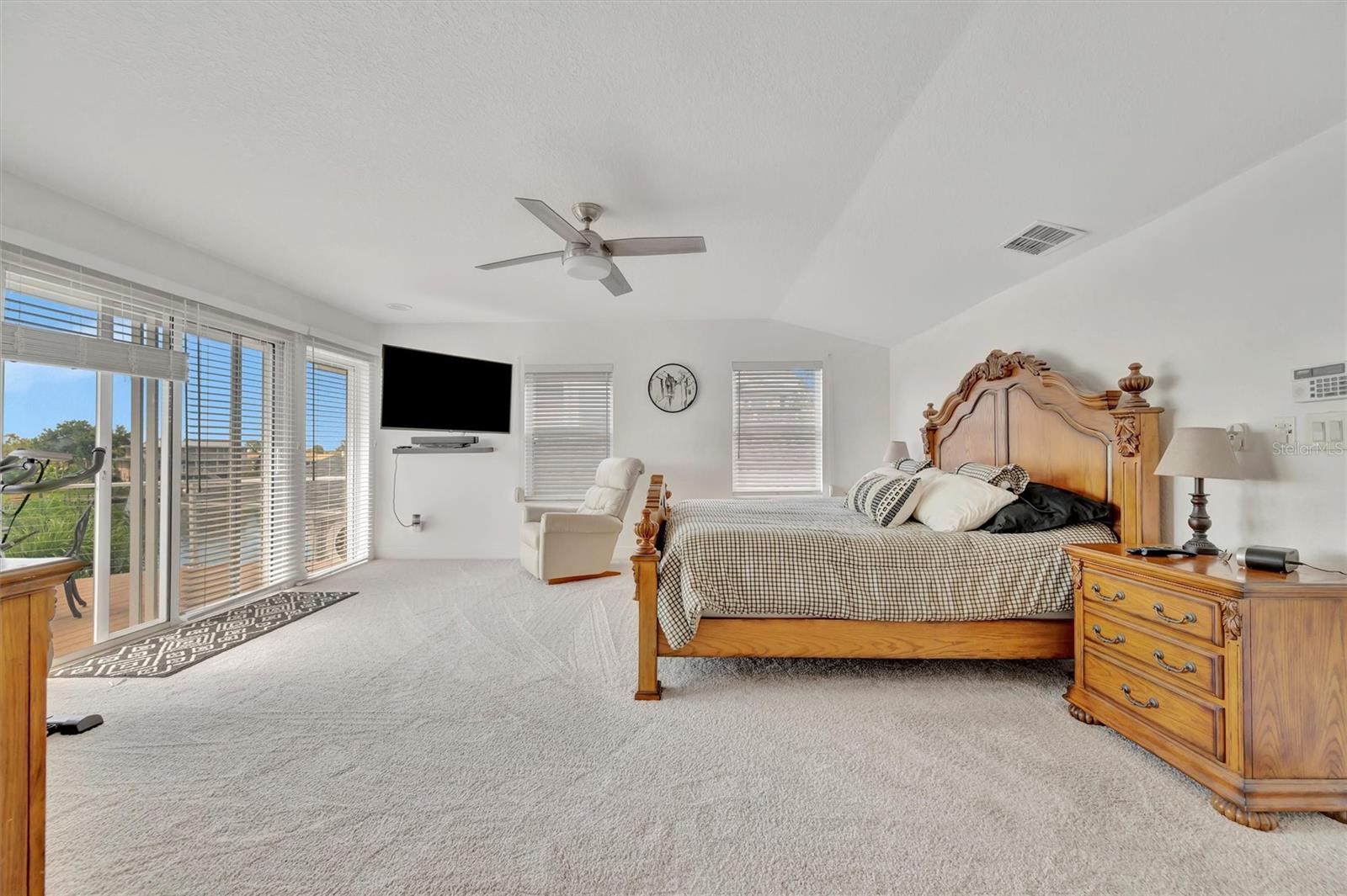 Listing photo id 79 for 5918 Skimmer Point Boulevard S