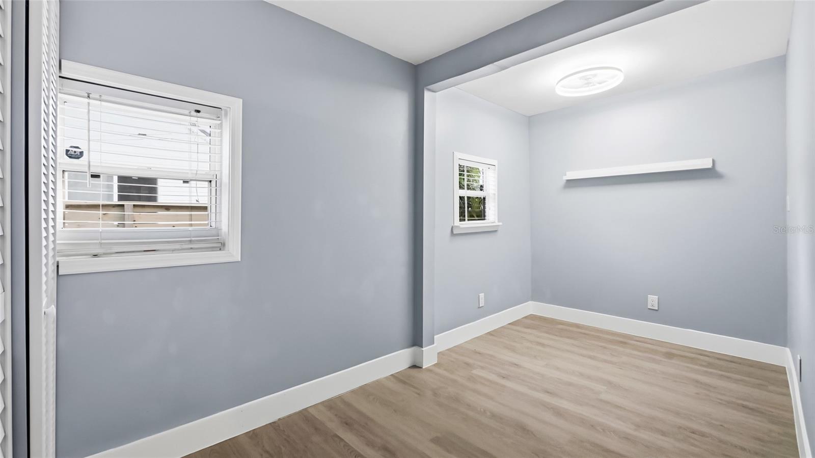 Image 11 of 31 For 2925 Clinton Street S