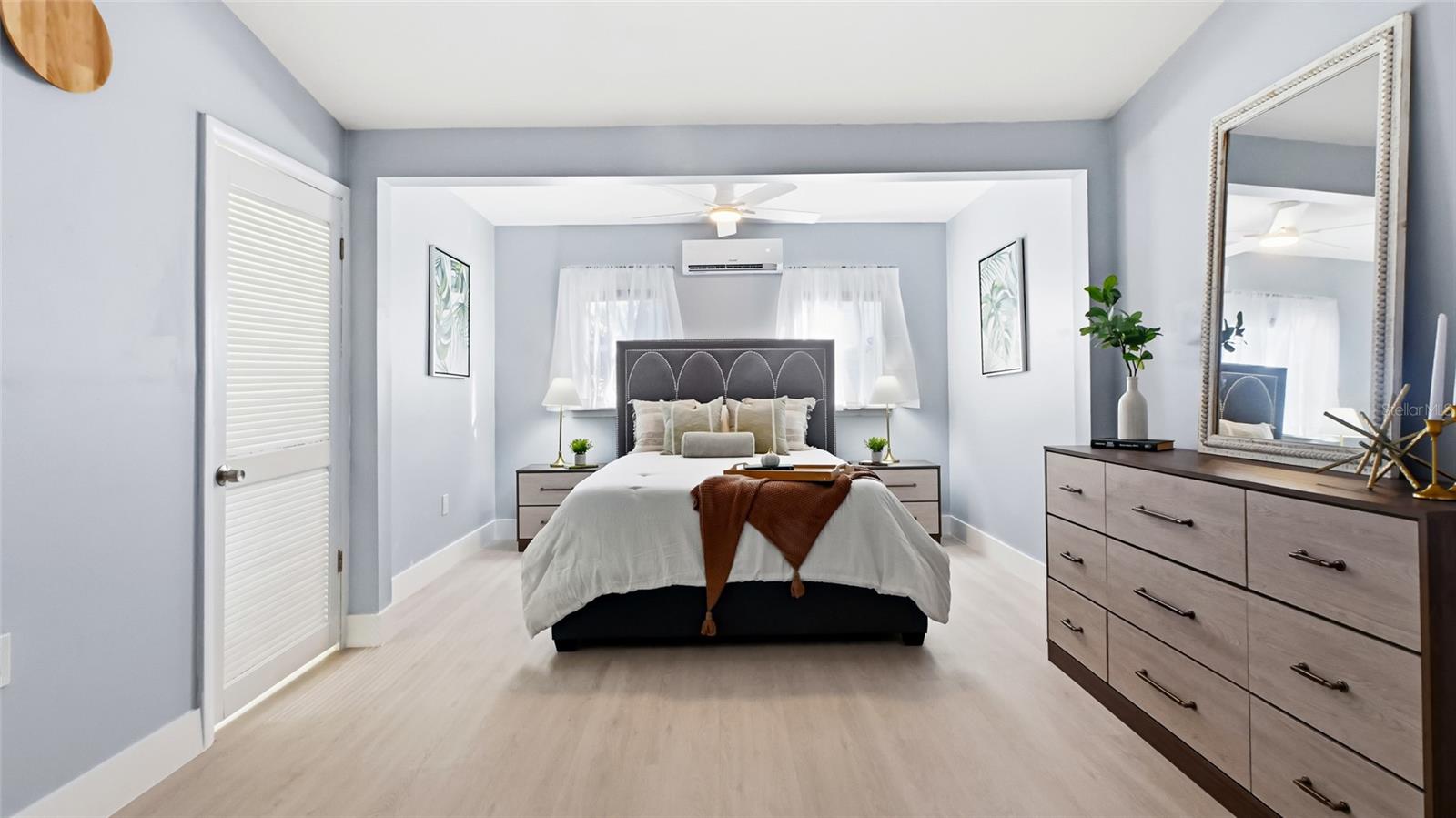 Image 15 of 31 For 2925 Clinton Street S