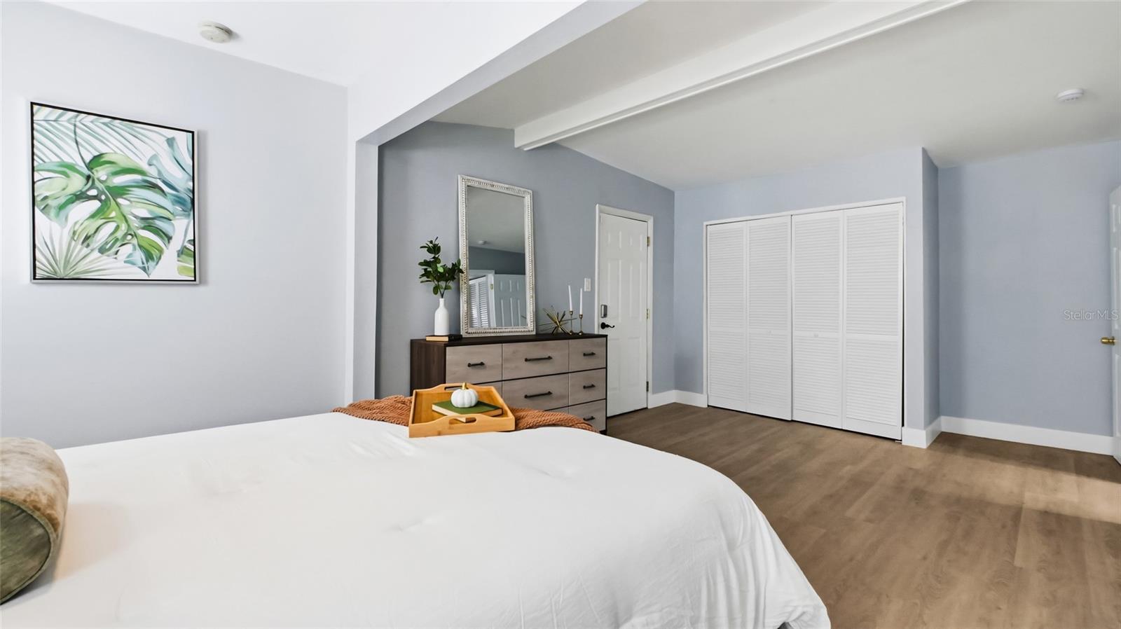 Image 16 of 31 For 2925 Clinton Street S