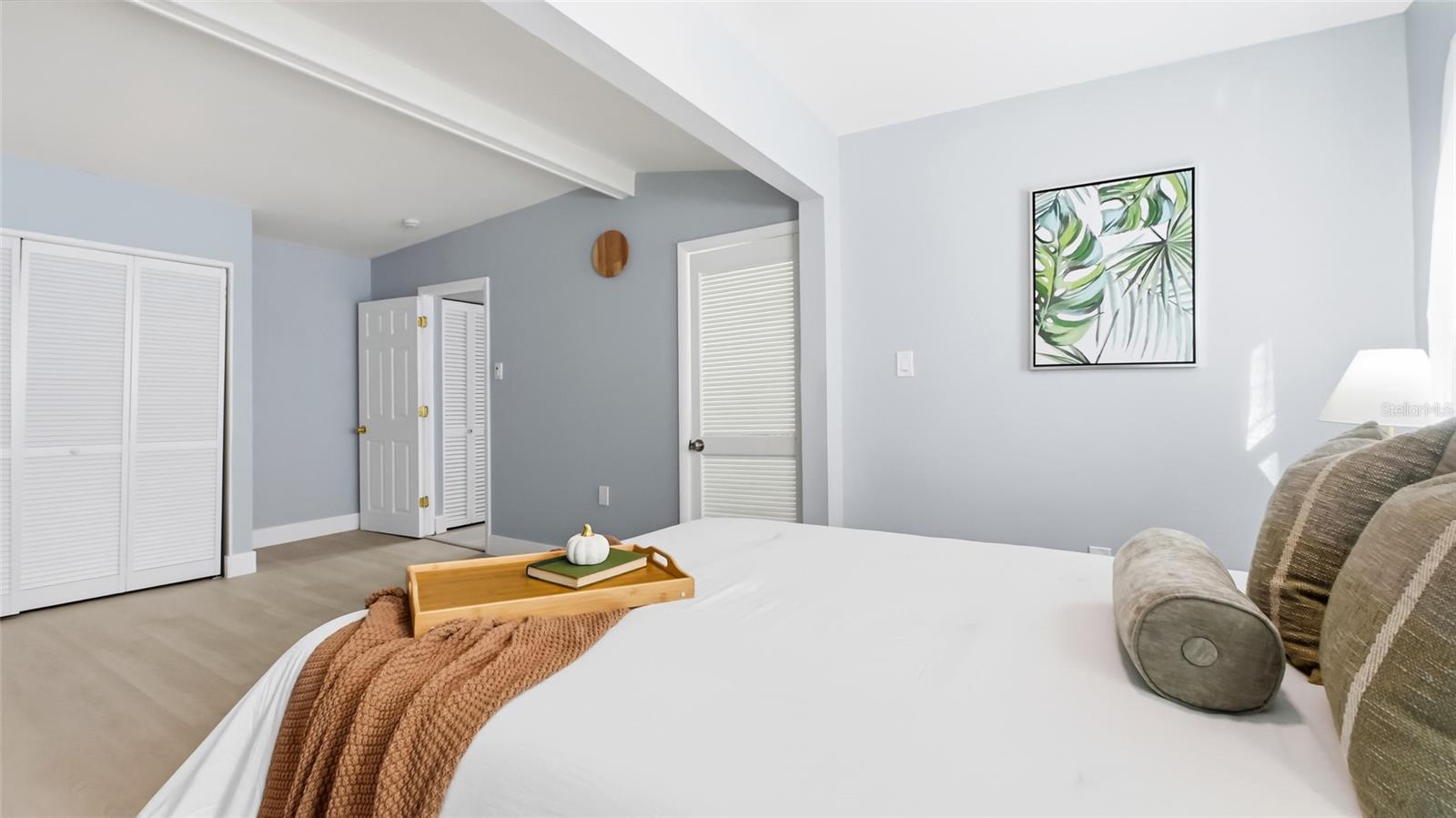 Image 17 of 31 For 2925 Clinton Street S