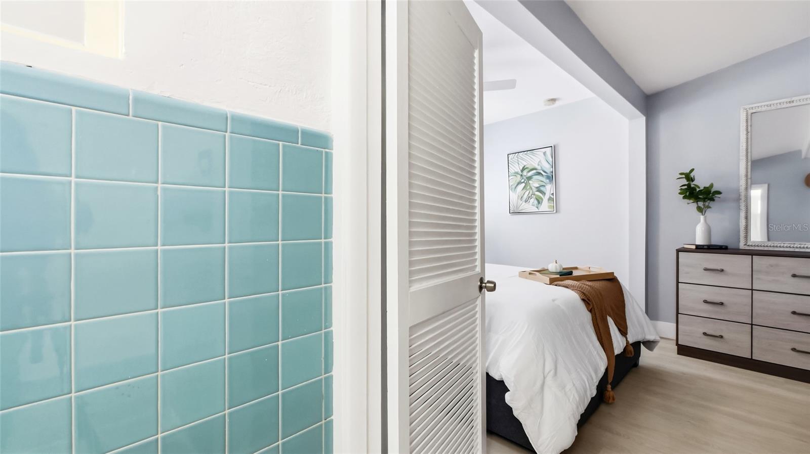 Image 19 of 31 For 2925 Clinton Street S