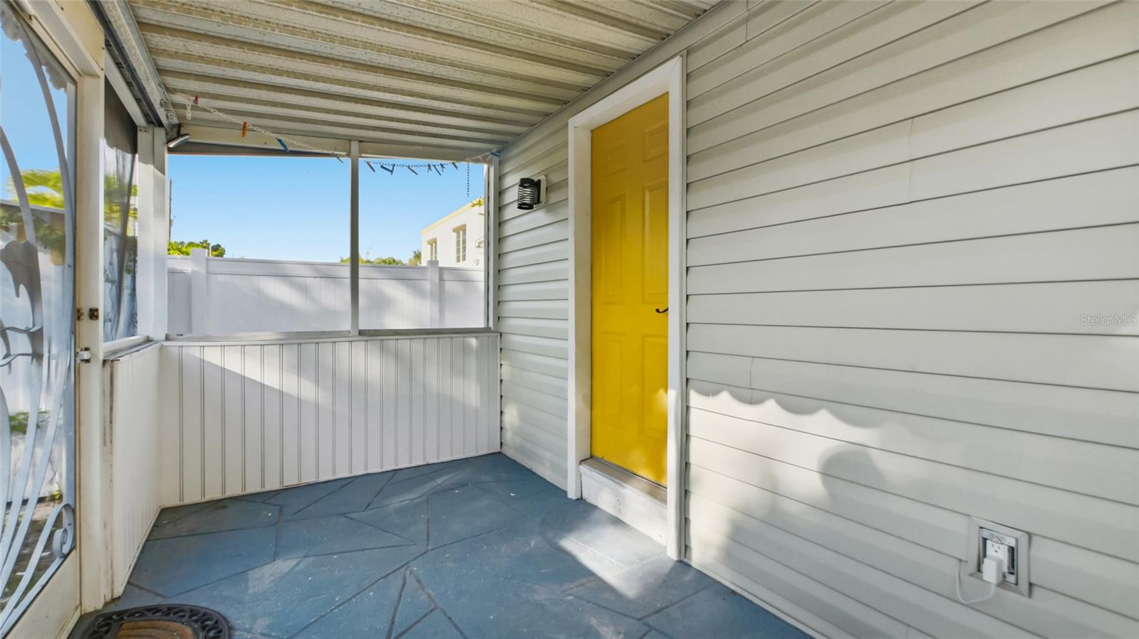 Image 20 of 31 For 2925 Clinton Street S