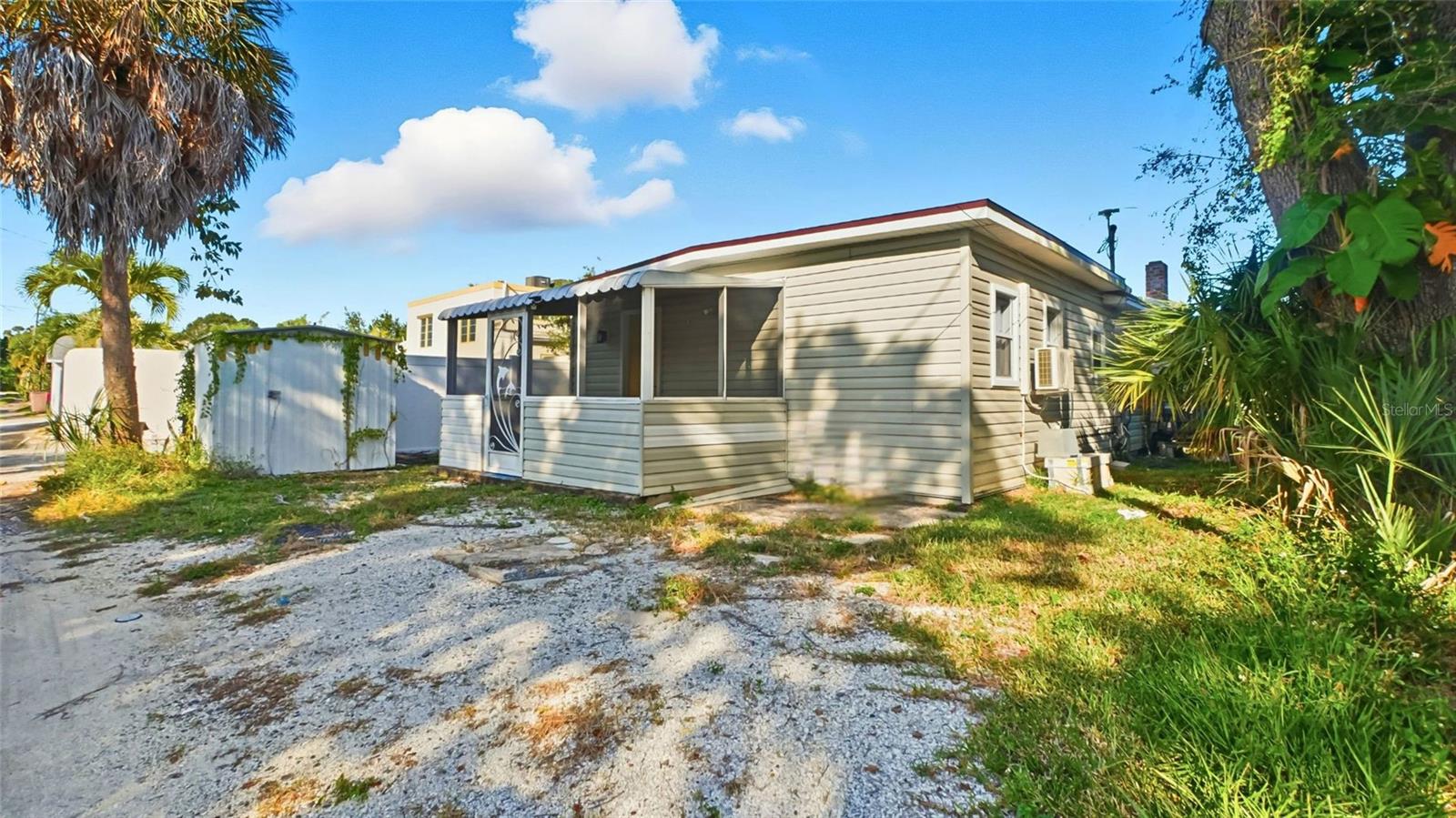 Image 23 of 31 For 2925 Clinton Street S