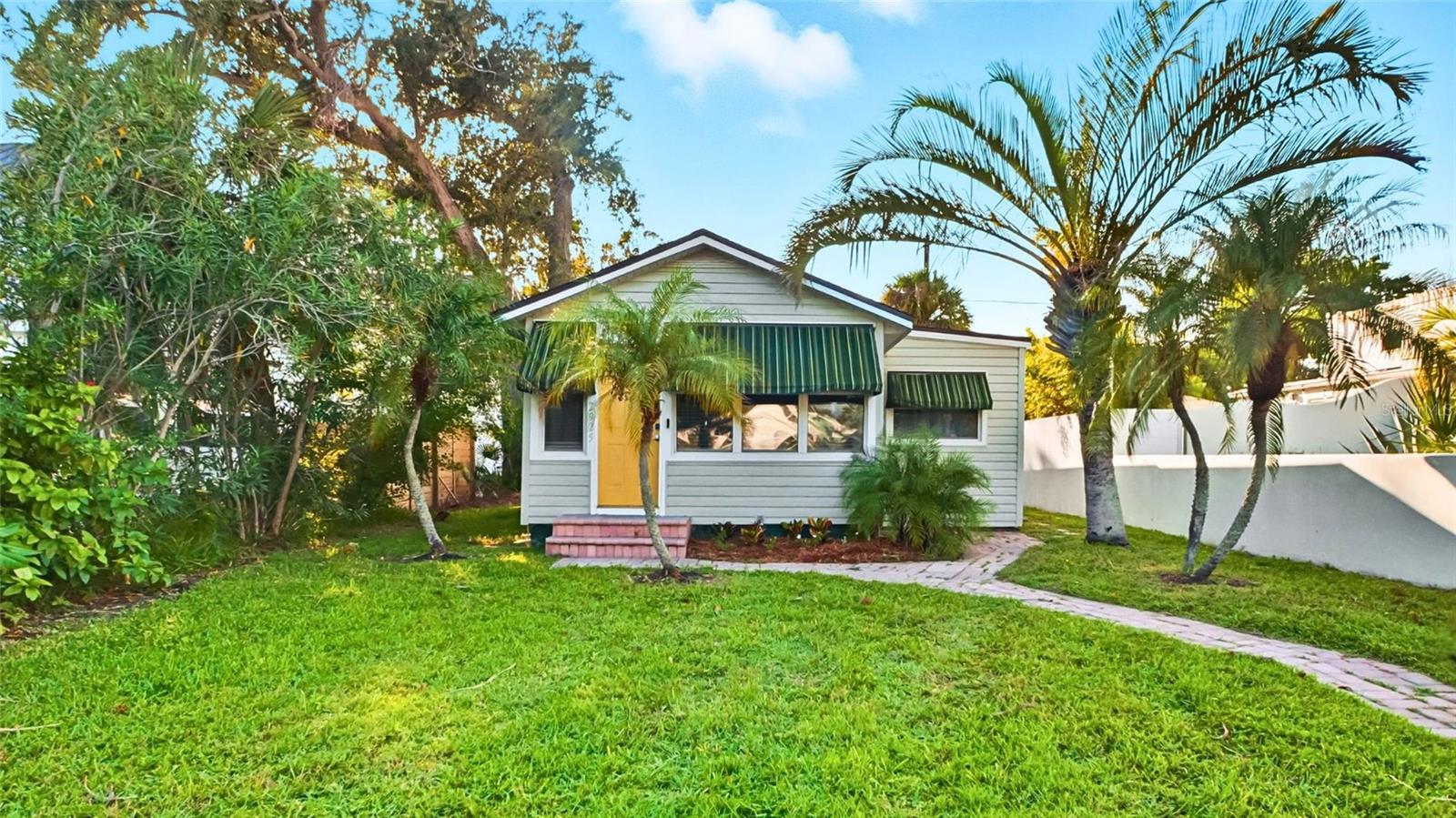 Image 24 of 31 For 2925 Clinton Street S