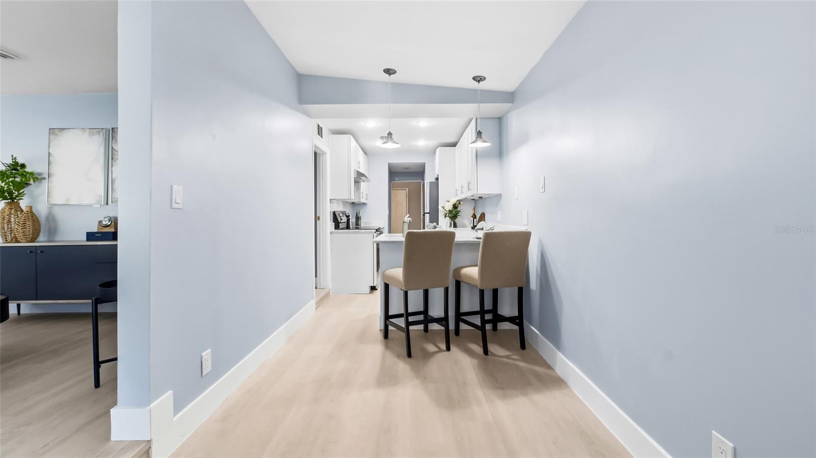 Image 6 of 31 For 2925 Clinton Street S