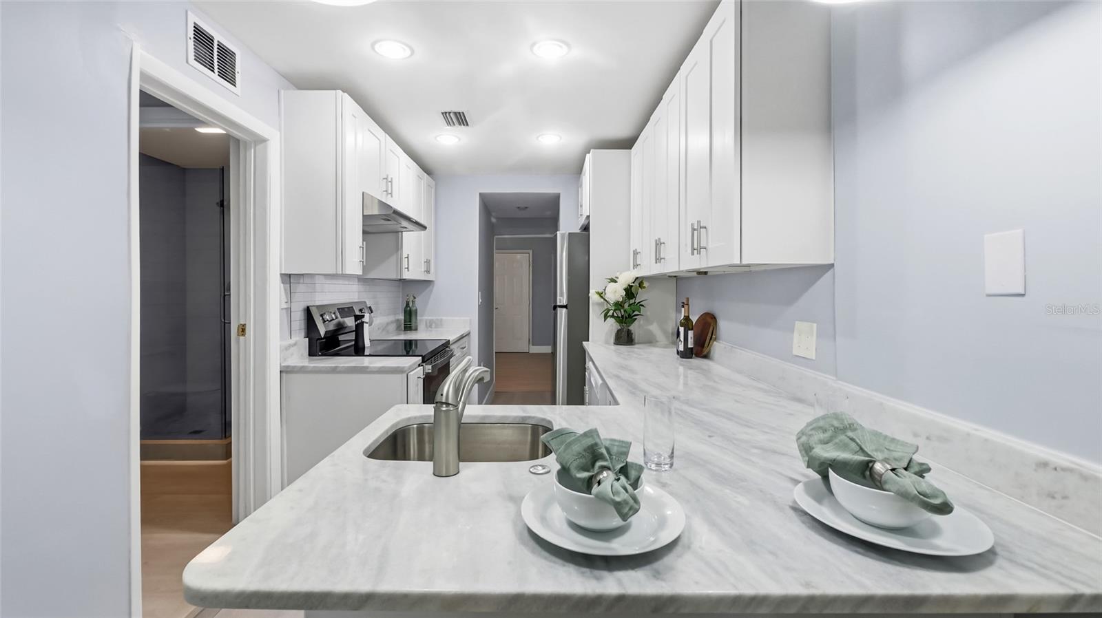 Image 7 of 31 For 2925 Clinton Street S