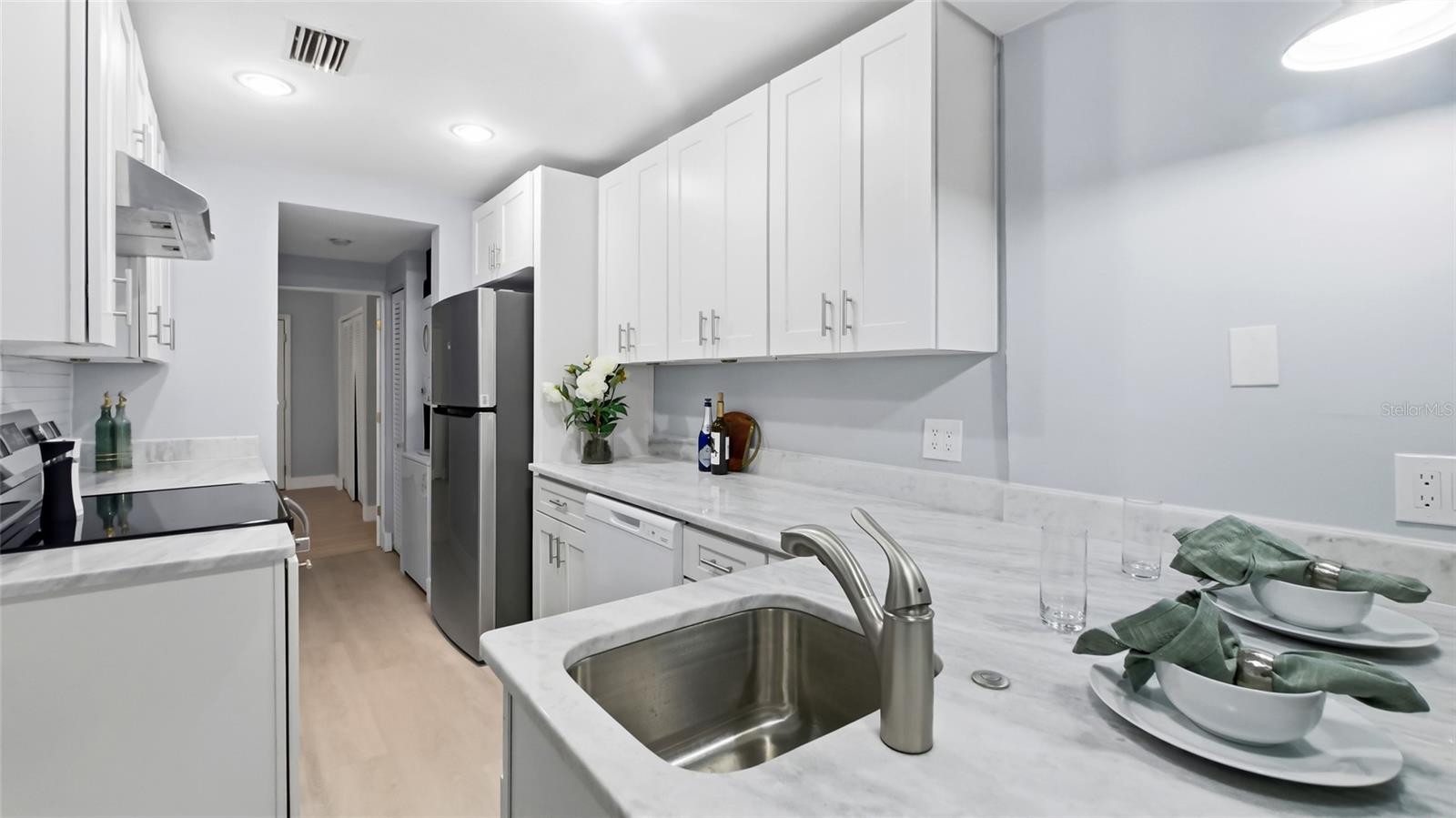 Image 8 of 31 For 2925 Clinton Street S