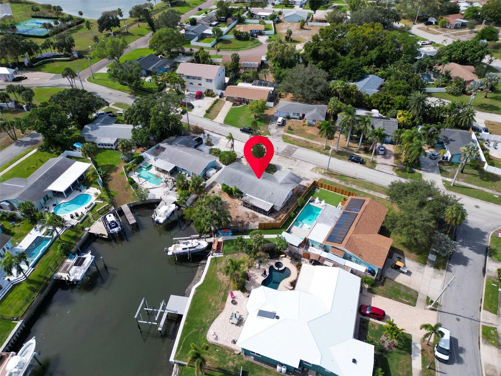 Image 10 of 18 For 4540 Beach Drive Se